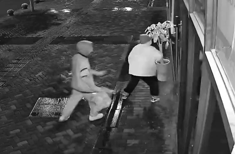 煙酒超市手機店暴力入室盜竊頻發(fā)，AI智能安防系統應如何應對