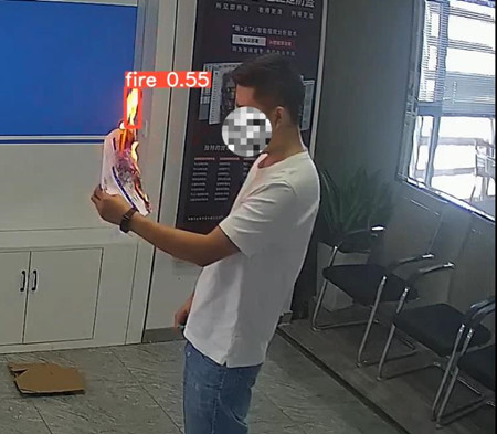 AI視頻聯(lián)網(wǎng)報(bào)警系統(tǒng) 廚師帽識(shí)別報(bào)警 安全帽佩戴識(shí)別報(bào)警 口罩識(shí)別報(bào)警 手機(jī)使用識(shí)別報(bào)警